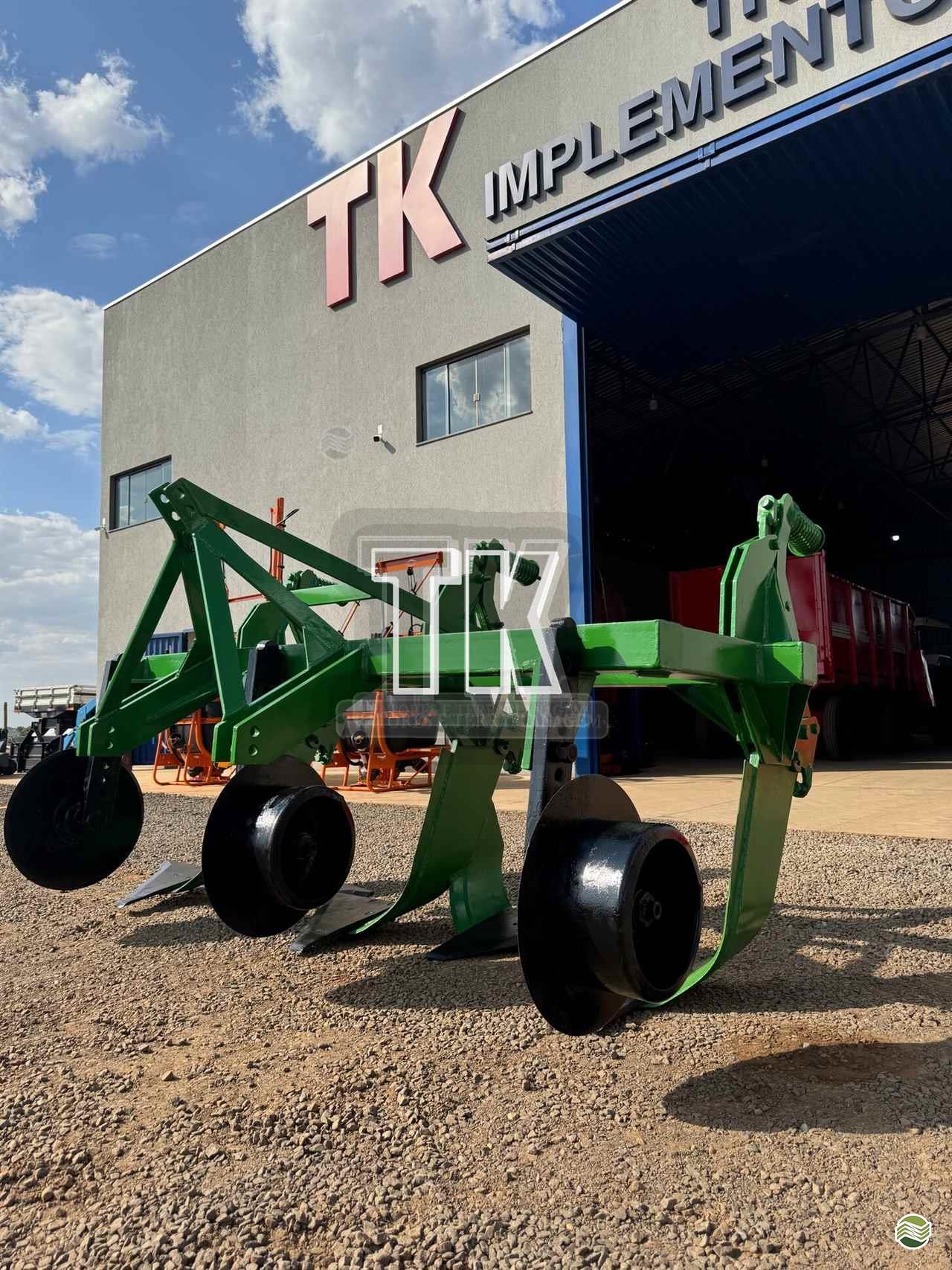 IMPLEMENTOS AGRICOLAS DESCOMPACTADOR MATA BROTO 3 HASTES TK Tratores NOVA ANDRADINA MATO GROSSO DO SUL MS